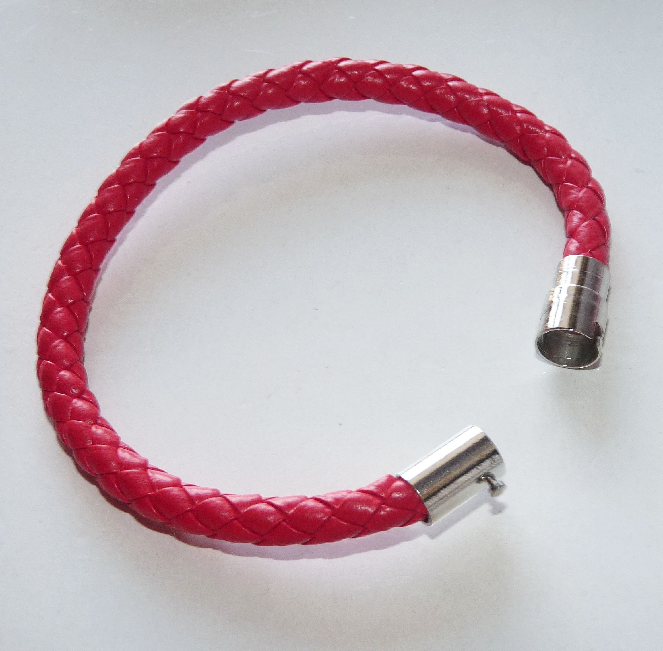 1x Braided Faux Leather Bracelet With Magnetic Clasp Closure