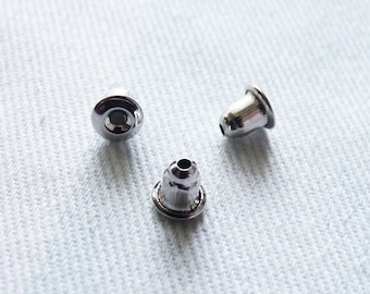 20 / 50x Edelstahl Ohrringstopper, hypoallergene Rückverschlüsse, matt silberfarben J083