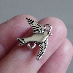 4/8x Swallow Flying Bird Charms 2 hole Connectors, Antique Silver Tone C123