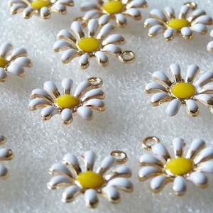 【ALDO】ゴージャス〇Flowerdazzle ふわふらお花&ビーズチャーム gorgeous flower pierce ～ｺﾞｰｼﾞｬｽﾌﾗﾜｰﾋﾟｱｽ | flower／フラワー