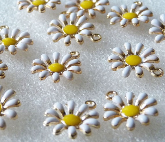 3x Daisy Charms, Enamel Daisy Flower Charms for Bracelet, Necklace