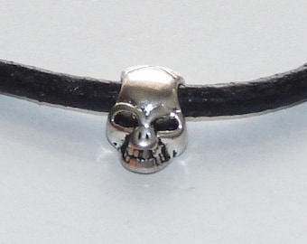 4 perles d'espacement grand trou breloque tête de mort, ton argent vieilli B142