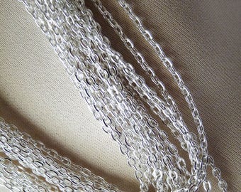 2x Collana con catena rifinita con maglie saldate e chiusura a moschettone, lunga 16"/18", colore argento J057