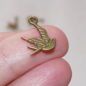 35x Flying Bird Swallow Bulk Charms, Antique Bronze Tone Double Sided Pendants D031