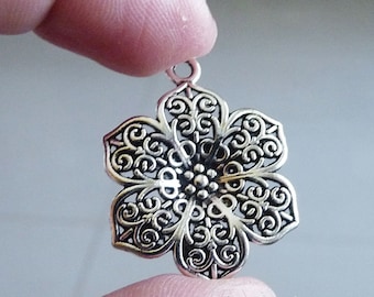 50 Dijes De Flores Chapados En Plata Antigua Para Pulseras