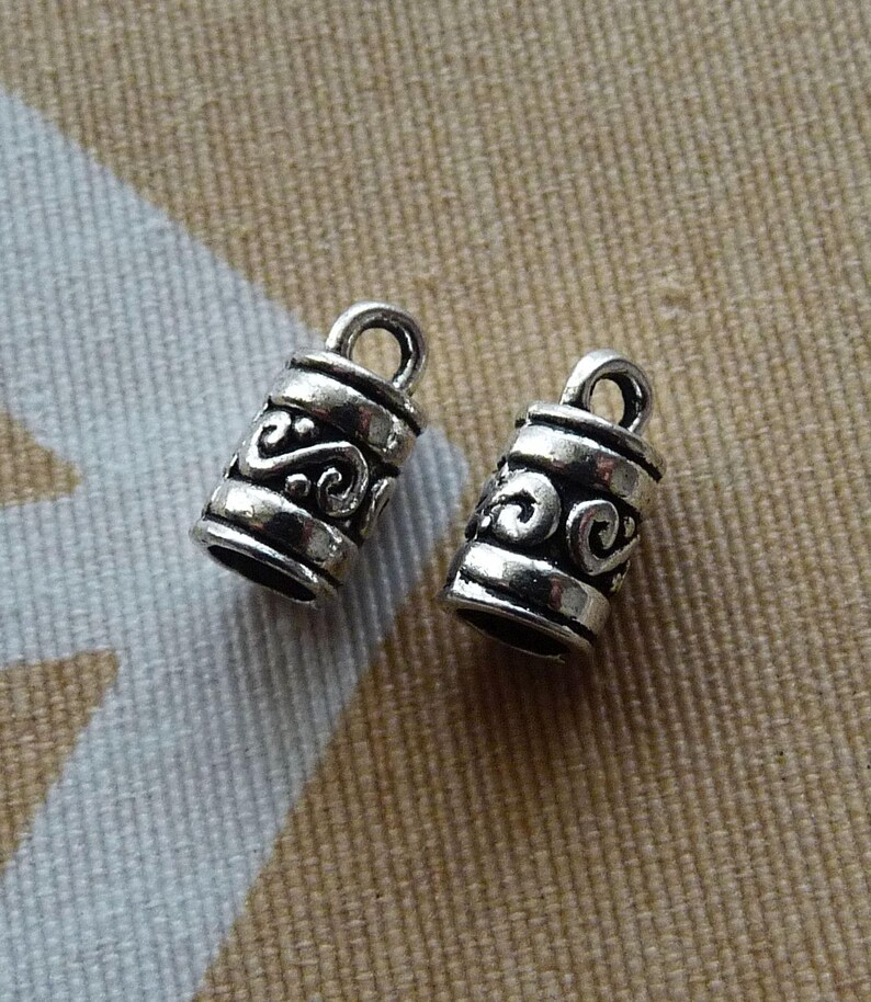 Cheriswelry 128 stks Tibetaanse Legering Lederen Koord Ends Cord End Caps Bead Tube Barrel Column Loop Sluitingen voor Lijm in Sieraden Kwastje Making (4 Kleuren