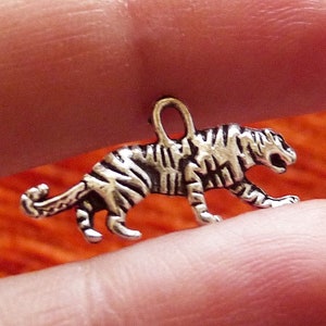 20x Tiger Bulk Charms, Antique Silver Tone Double Sided Wild Animal Pendants C382