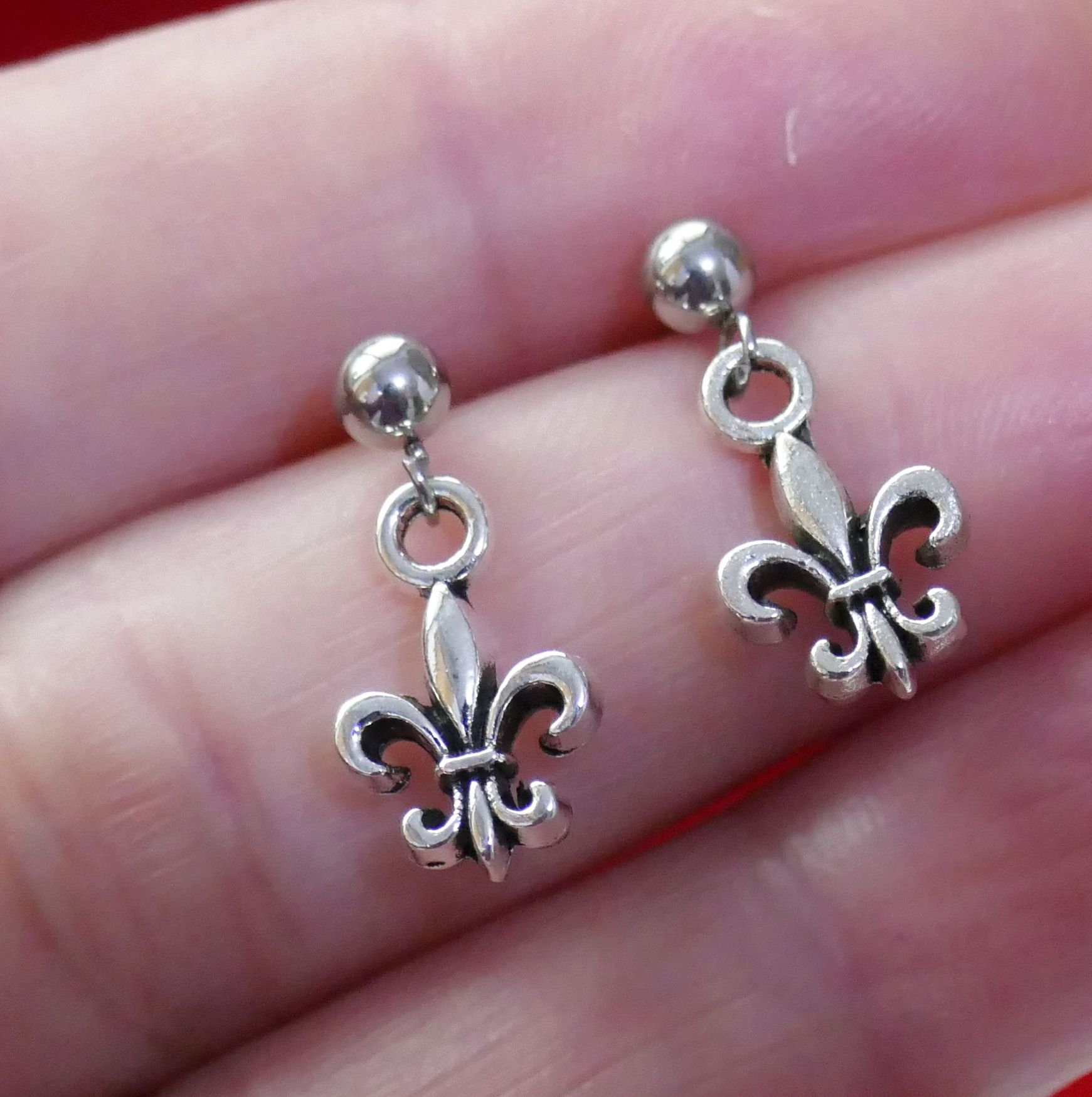 Fleur de lis earring - Etsy 日本