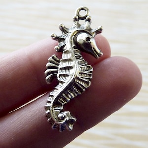 4x Seahorse Charms, Hippocampus Pendant, Antique Silver Tone Sea horse Charms C856