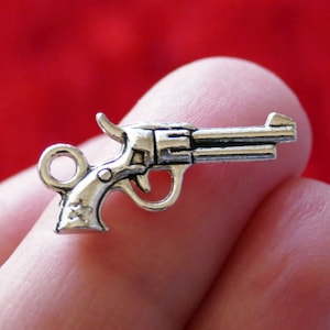 5/10x Gun/Pistol Charm, Charm,  Antique Silver Tone Revolver Charms C849