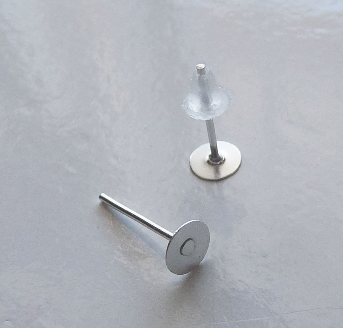 20/50/100x Flat Back 4mm Earring Studs With Rubber Backs 