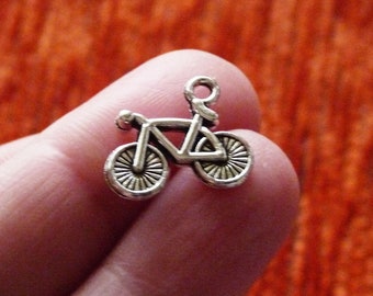 5x Bicycle Sport Charms, Antique Silver Tone Double Sided Metal Pendants B366