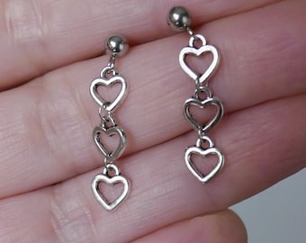 Boucles d'oreilles pendantes à breloque en forme de petit cœur, boucles d'oreilles à tige en acier inoxydable argenté F143