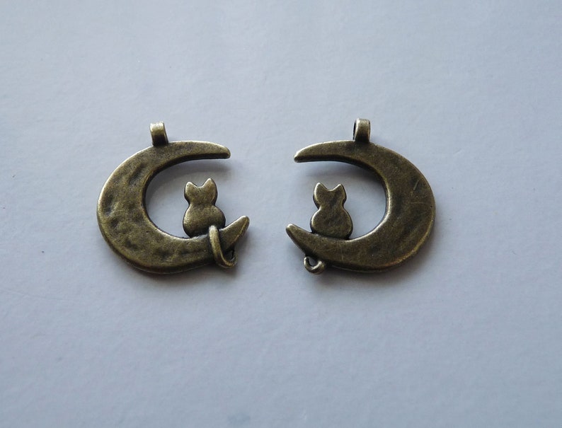 Antique Bronze Tone Moon Charms Animal Charms Cat on the Crescent Moon Charm Charm for Bracelet 30x Moon Charm Bulk Charms Cat Charm