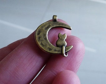 5/10x Crescent Moon Cat Charm, Charm for Bracelet, Antique Bronze Tone Metal Charms, Jewelry Findings