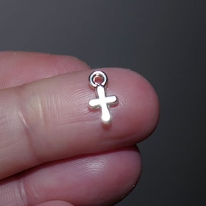10 x kleine kruisbedel, kleine bedels voor armband, antiekzilverkleurige religieuze bedels, gratis verzending G004