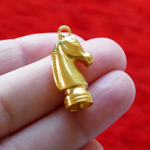 2x Horse Charm, Knight Charm, Gold Tone Horse Charm Cord Ending, Chess Charm, Leather Cord End Cap, Chevalier Glue in Cord End Cap G439