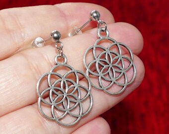 Celtic Knot Stainless Steel Stud Earrings with Rubber Backs D152