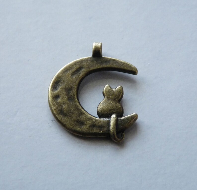 Antique Bronze Tone Moon Charms Animal Charms Cat on the Crescent Moon Charm Charm for Bracelet 30x Moon Charm Bulk Charms Cat Charm