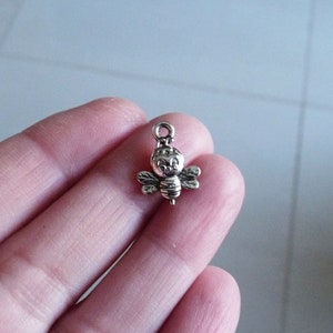 30x Bee Bulk Charms, Antique Silver Tone 3D Small Pendants, Jewelry Making Supplies U134