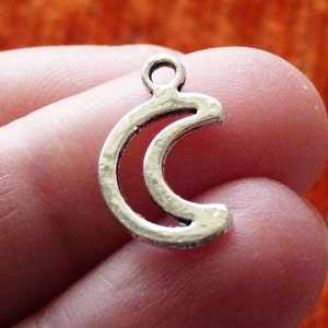 5/10x Crescent Moon Charms, Antique Silver Tone 2 Sided Frame Pendants C119