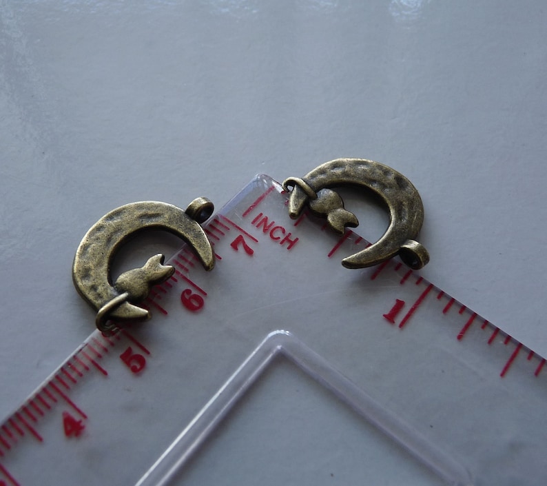Antique Bronze Tone Moon Charms Animal Charms Cat on the Crescent Moon Charm Charm for Bracelet 30x Moon Charm Bulk Charms Cat Charm