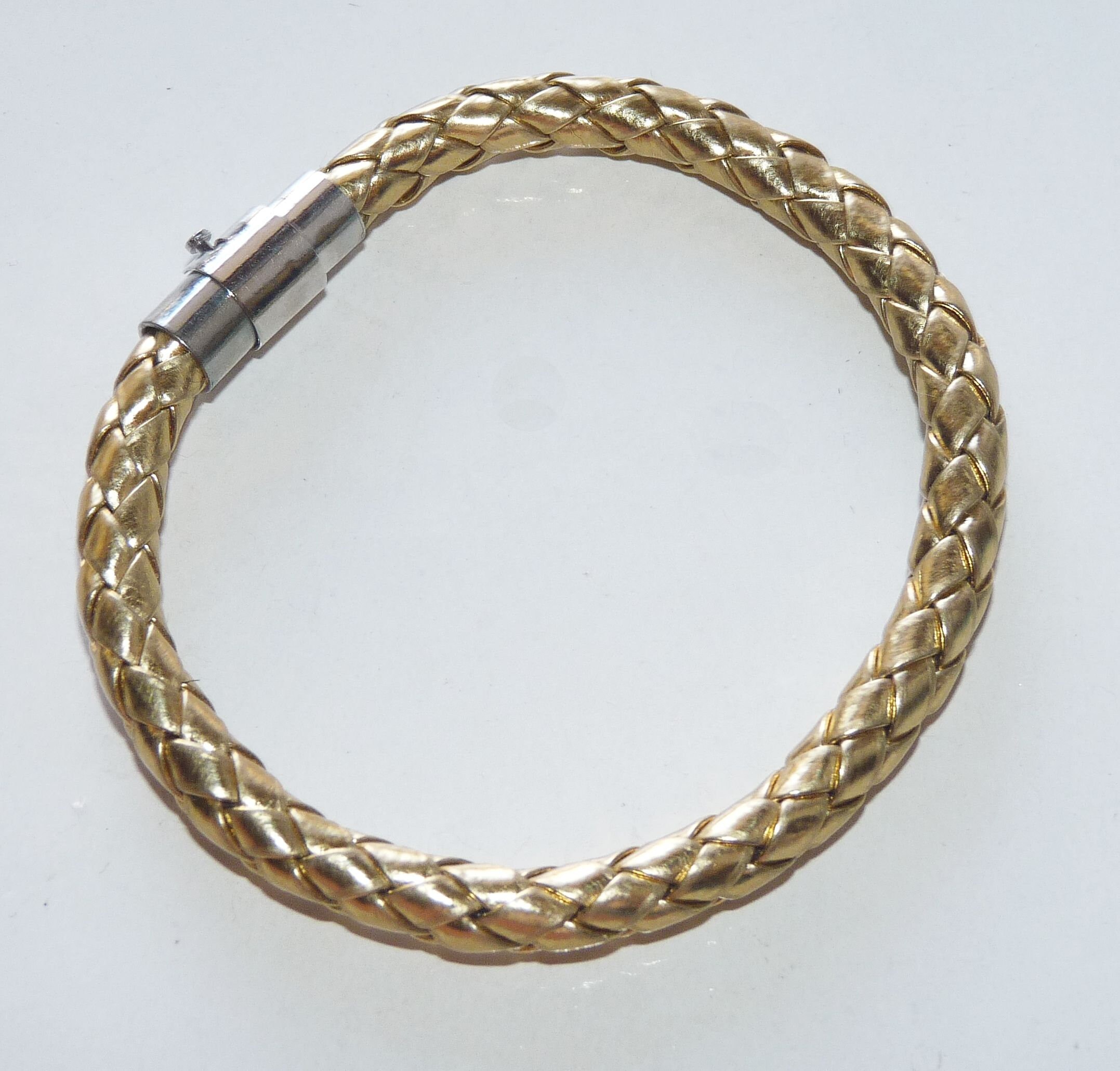 1x Braided Faux Leather Bracelet With Magnetic Clasp Closure