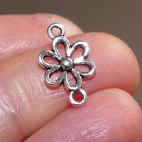 10x Daisy Flower Charm Connectors, Small 2 Hole Metal Charms for Bracelet Antique Silver Tone D158