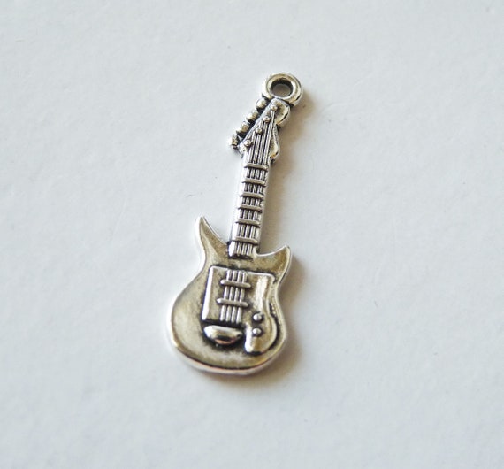 NUOBESTY 50pezzi Ciondolo in Miniatura Forma Chitarra in Metallo Decorazioni Per Custodie Per Telefoni Accessori Artigianali Per Cover Per Telefoni