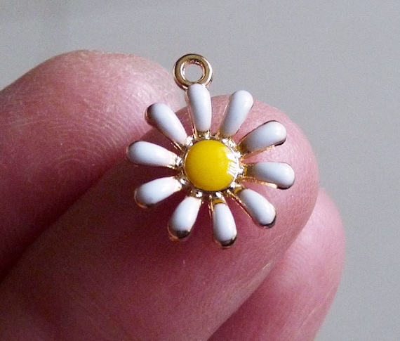 3x Daisy Charms, Enamel Daisy Flower Charms for Bracelet, Necklace