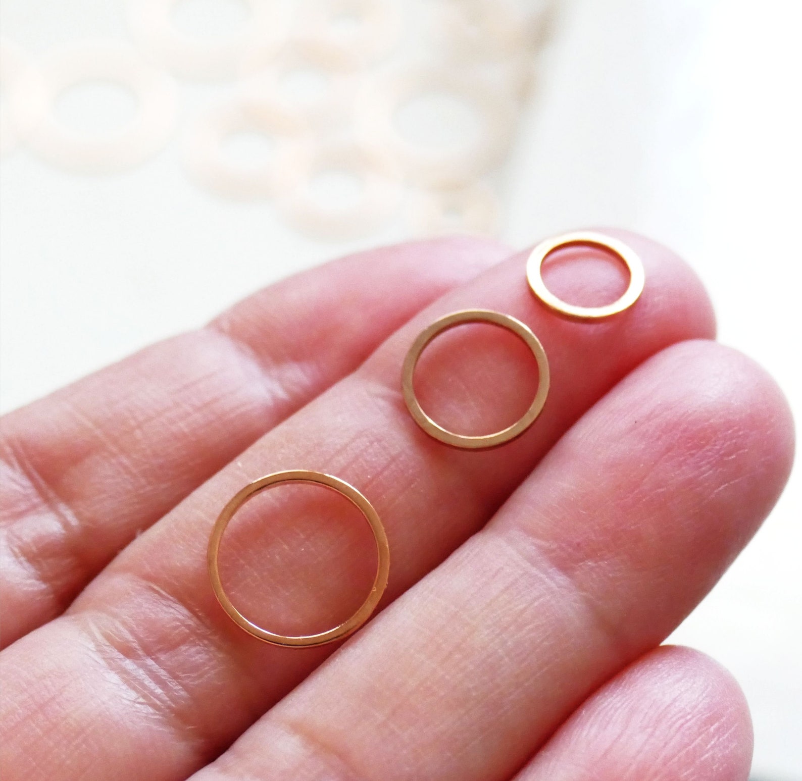 10x Rose Gold Closed Soldered 18 Gauge Flattened Jump Rings 8mm/10mm ...
