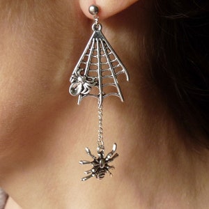 Spider Web Hypoallergenic Stud Earrings U053