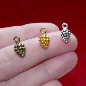4x Ciondoli piccoli a forma di pigna, argento antico/oro/bronzo F246