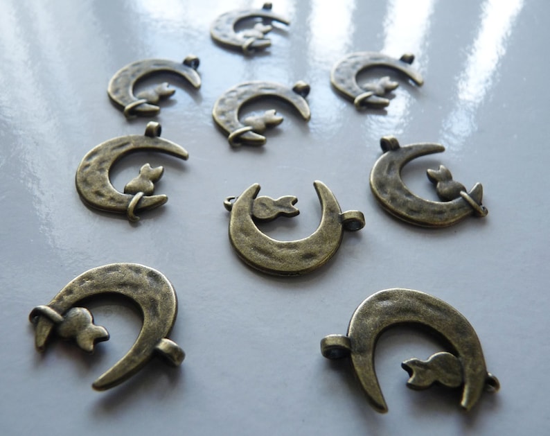 Antique Bronze Tone Moon Charms Animal Charms Cat on the Crescent Moon Charm Charm for Bracelet 30x Moon Charm Bulk Charms Cat Charm