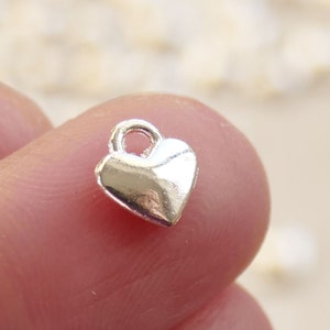10 x hartvormige liefdesbedels, zilveren kleine hangers, gratis verzending F032