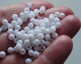 200x White Acrylic 4mm Round Beads, Beading Supplies B181