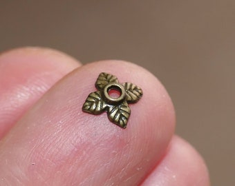 20/50x Bronze Blumen-Perlenkappen 6mm x 8mm, antike Bronze-Spacer F087