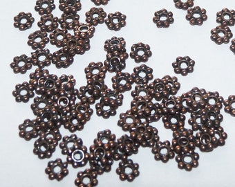 50x Cuentas de flores, pequeñas cuentas espaciadoras de margaritas, cuentas espaciadoras de flores de metal tono cobre antiguo de 4 mm, anillas cerradas, suministros para bisutería C344