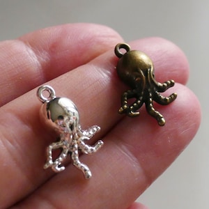 4x Octopus Charm, Antique Silver/Bronze tone Metal Pendants D420