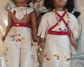 2 Indian figurines from the 1950s with baby carried!!!