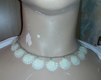 adorable necklace for summer 1950s!!!