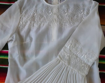 White blouse with embroidery and pleated sleeves