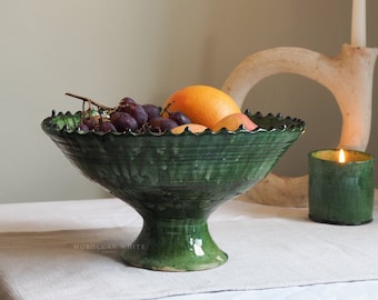 Tazón de fruta de pedestal de borde dentado esmaltado verde de cascada de Tamegroute vintage marroquí, tazón de servicio de cerámica hecho a mano, decoración del hogar