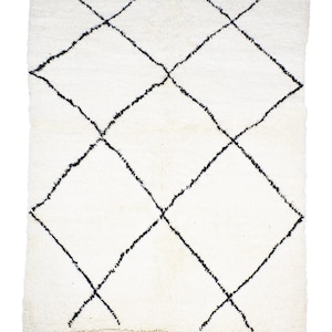 Medium Berber Rug MW020 210 x 160 cm Handmade Beni Ouarain Rug, Handwoven Wool, Bohemian Rug, One Of A Kind, White Shaggy Rug