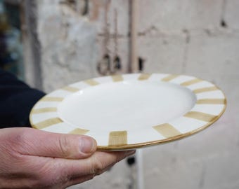 REBAJAS DE NUEVA TEMPORADA Plato de comedor blanco y topo hecho a mano – Plato de comedor con borde a rayas, pintado a mano en blanco nube y topo