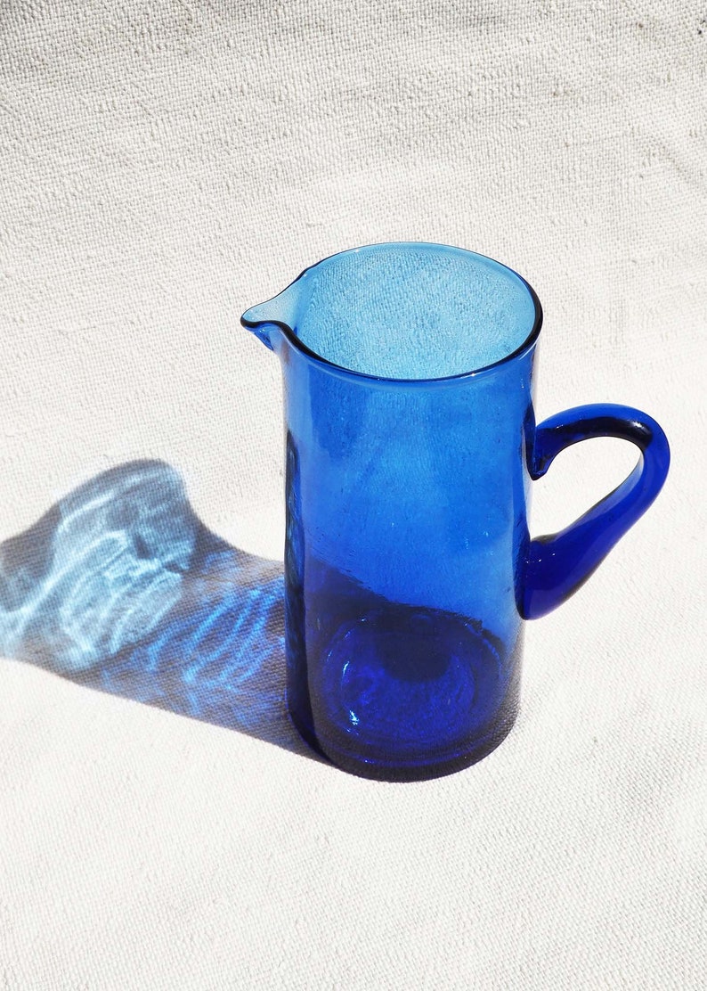 Carafe à eau marocaine en verre recyclé, Le Verre Beldi, durable, fait main, verre de récupération, verre soufflé à la main, verre coloré image 5