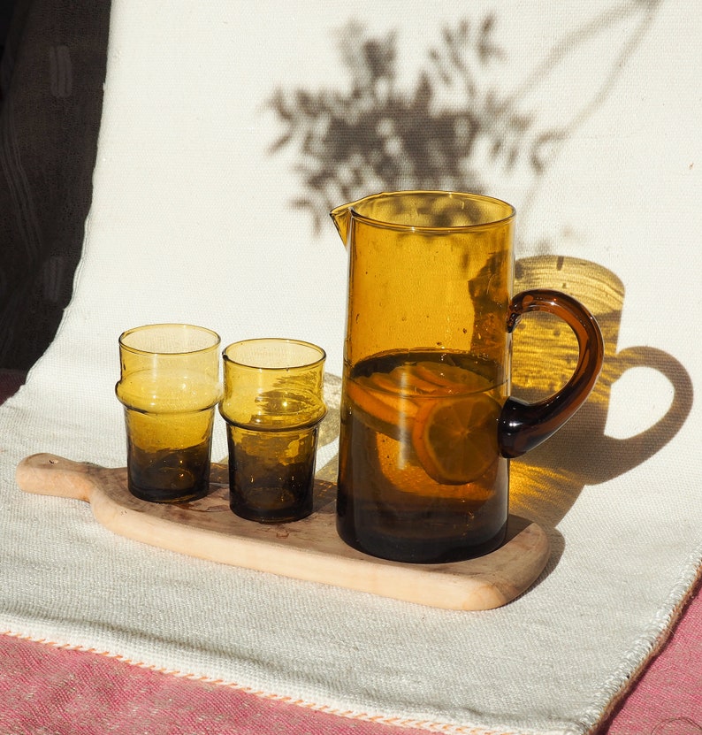 Carafe à eau marocaine en verre recyclé, Le Verre Beldi, durable, fait main, verre de récupération, verre soufflé à la main, verre coloré image 4