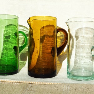 Carafe à eau marocaine en verre recyclé, Le Verre Beldi, durable, fait main, verre de récupération, verre soufflé à la main, verre coloré image 1