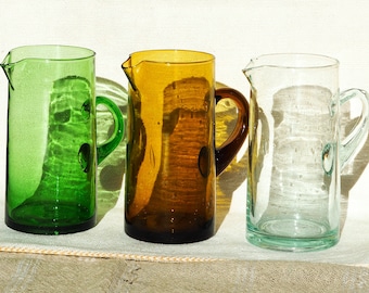 Carafe à eau marocaine en verre recyclé, Le Verre Beldi, durable, fait main, verre de récupération, verre soufflé à la main, verre coloré