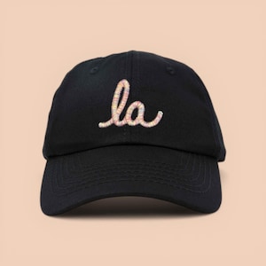 Gorra de béisbol con hilo 3D cursivo de Los Ángeles (negra)